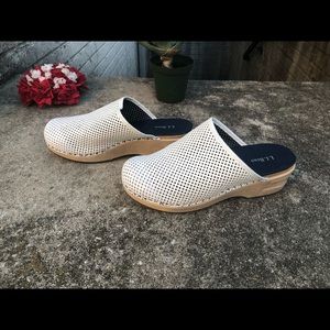 L.L. Bean Open Heel Clogs White & Navy Blue US 9W